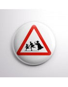 Chapa alfiler Peligro cura